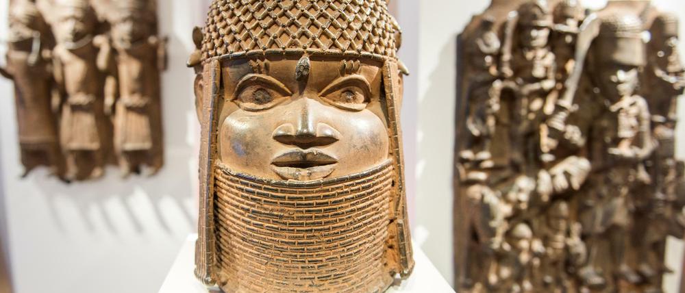 Raubkunst-Bronzen aus dem Land Benin sind im Museum für Kunst und Gewerbe (MKG) in Hamburg ausgestellt.