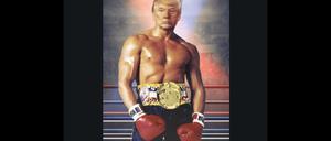US-Präsident Donald Trump auf dem Rumpf von Sylvester Stallone.