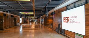 Ein Verbindungsgang im Hauptterminalgebäude des Hauptstadflughafens Berlin Brandenburg Willy Brandt (BER).