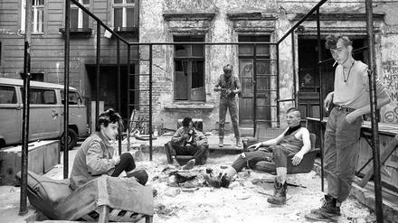 Tummelplatz für Punks und Bohème. Besetzte Häuser in Ost-Berlin. Hier in der Kastanienallee 86, kurz nach der Wende.