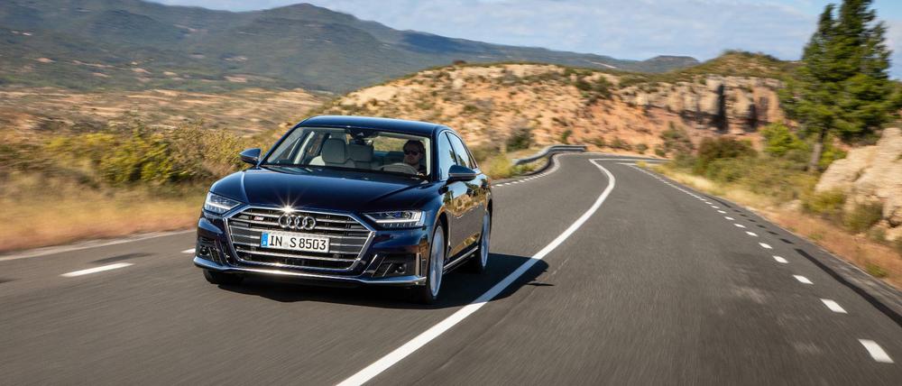 Eleganz und Tempo. Den neue Audi S8 treiben 571 PS in 3,8 Sekunden von 0 auf 100.