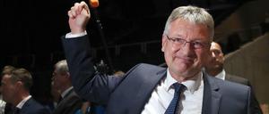 Jörg Meuthen freut sich über sein Wahlergebnis auf dem AfD-Parteitag in Braunschweig.