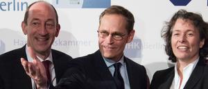 Bessere Tage: Im Januar 2017 begrüßten IHK-Hauptgeschäftsführer Eder (rechts) und IHK-Präsidentin Beatrice Kramm (links) Berlins Regierenden Bürgermeister Michael Müller (Mitte, SPD) bei ihren Neujahrsempfang. Damals standen die Themen Enteignungen und Mietendeckel noch nicht auf der Agenda.