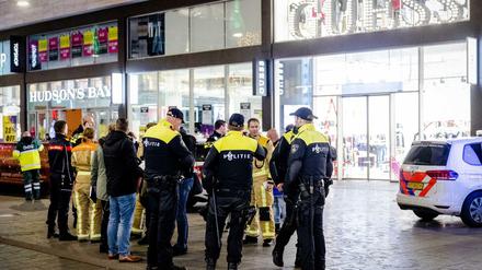 Im Zentrum von Den Haag hat am 29.11.2019 ein Mann mit einem Messer um sich gestochen und drei Menschen verletzt.