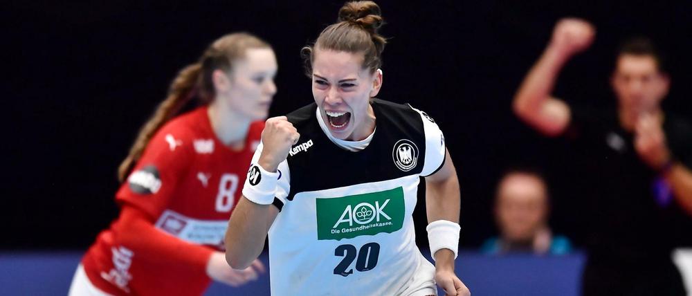 Siegerfaust. Emily Bölk steht mit den deutschen Handballerinnen in der WM-Hauptrunde.