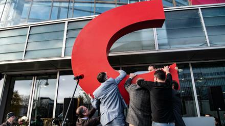 Da ist es wieder: Mitarbeiter der CDU-Bundesparteizentrale mit dem zurückgekehrten "C". 