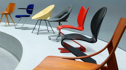 Illustre Stehparty. In der Neuen Sammlung in München läuft bis zum 2. Oktober 2020 die Ausstellung „Thonet &amp; Design“. 