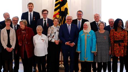 Gruppenbild mit Bundespräsident Frank-Walter Steinmeier.