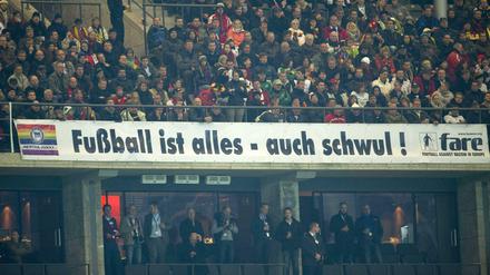 Eine Botschaft im Berliner Olympiastadion, die sich leider noch immer nicht bei allen Fans und Aktiven herumgesprochen hat.