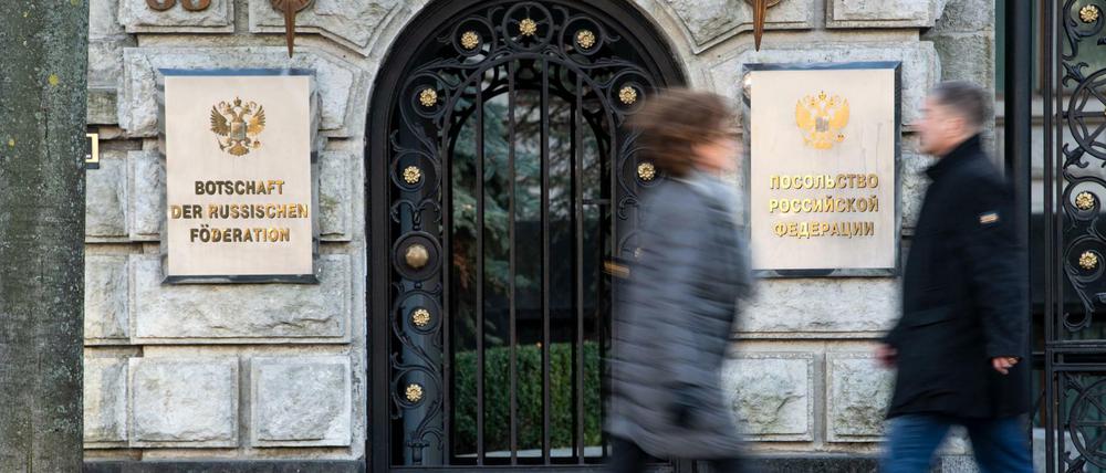 Russische Botschaft: Nach dem mutmaßlichen Auftragsmord an einem Georgier kriselt es diplomatisch zwischen Berlin und Moskau.