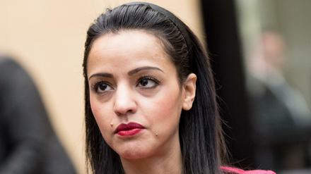 Im Juni 2019 erklärte Chebli, wie sie sich gegen die Angriffe wehrt: Sie stellt 20 bis 30 Strafanzeigen die Woche, sagte sie.