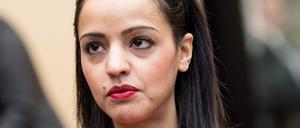 Im Juni 2019 erklärte Chebli, wie sie sich gegen die Angriffe wehrt: Sie stellt 20 bis 30 Strafanzeigen die Woche, sagte sie.