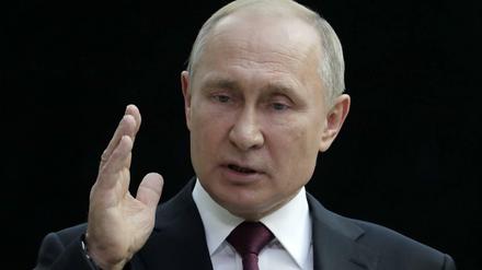 Präsident Putin hat ein Gesetz erlassen, durch das Journalisten und Blogger als „ausländische Agenten“ einstuft werden können.