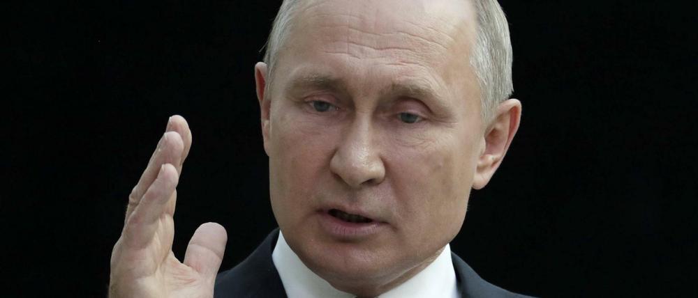 Präsident Putin hat ein Gesetz erlassen, durch das Journalisten und Blogger als „ausländische Agenten“ einstuft werden können.