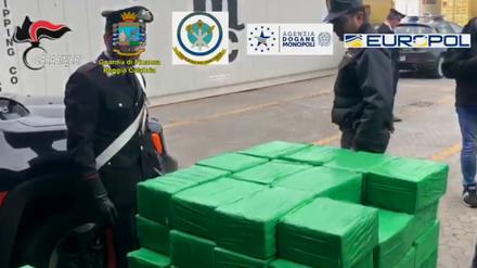 Fast 1200 Kilo Kokain wurden vor zwei Wochen in Italien entdeckt worden. Ndrangheta soll in den Schmuggel verwickelt sein. 