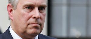 Am Montagabend strahlt die BBC ein Interview aus, in dem Prinz Andrew belastet wird.