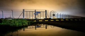 Der Zaun von dem Bremer Flughafen.