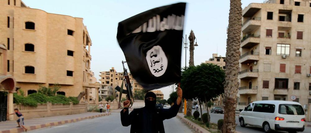 Die Abgeschobene soll einen IS-Kämper in Syrien geheiratet haben. (Archivbild von 2014 aus Rakka)