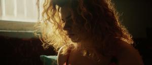 Alina Șerban spielt Pamela in "Seule à mon Marriage". 