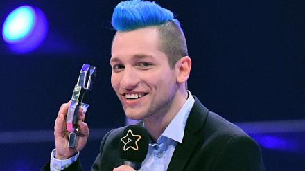 Rezo ist Produzent von Webvideos, wofür er im Sommer 2019 auch den Webvideopreis in der Kategorie „Music“ gewonnen hat.