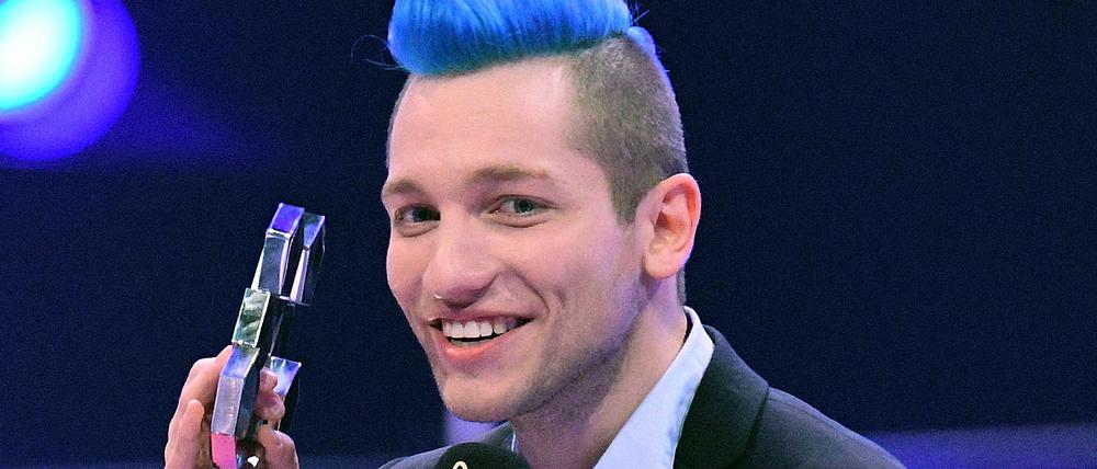 Rezo ist Produzent von Webvideos, wofür er im Sommer 2019 auch den Webvideopreis in der Kategorie „Music“ gewonnen hat.