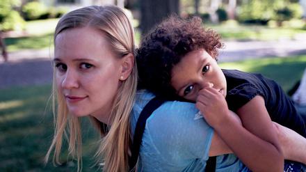 Bridget (Kelly O'Sullivan, links) mit Frances (Ramona Edith-Williams) im Eröffnungsfilm "Saint Frances".