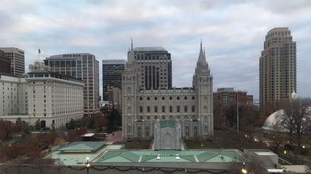 Das Stadtbild von Salt Lake City. Im Mittelpunkt: Temple Square mit der wichtigsten Glaubensstätte der Mormonen.