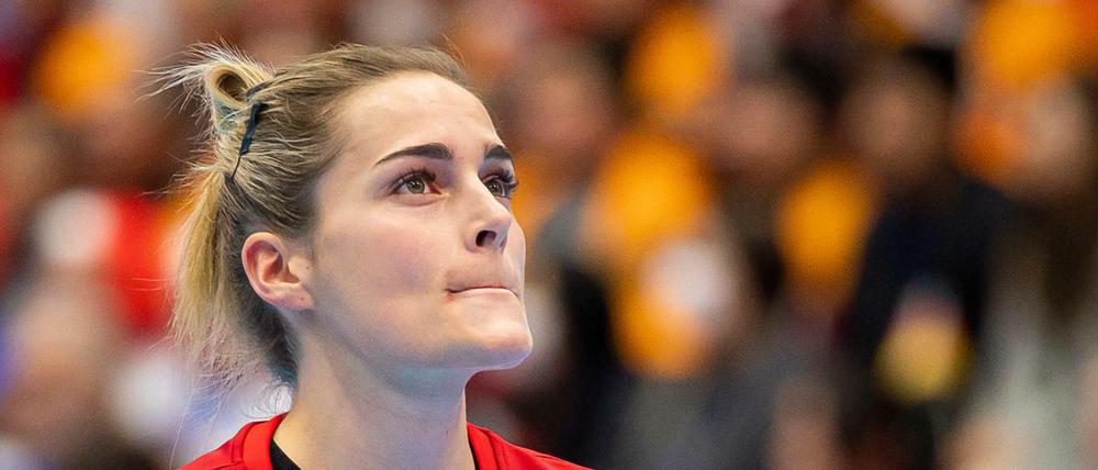 Torhüterin Dinah Eckerle enttäuscht nach der Niederlage der Deutschen gegen Frankreich.