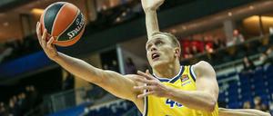 Lange Arme: Gegen Fenerbahce Istanbul mussten sich Luke Sikma und Alba Berlin mächtig strecken.