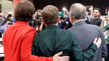 Hinter ihrem Rücken wird nicht nur gut über sie geredet: Norbert Walter-Borjans, Saskia Esken und Kevin Kühnert.