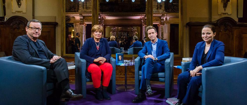Matthias Brandt (l-r), Christine Westermann, Volker Weidermann, Thea Dorn bei der letzten Sendung des "Literarischen Quartetts" in diesem Jahr. Weidermann und Westermann hören nun auf.