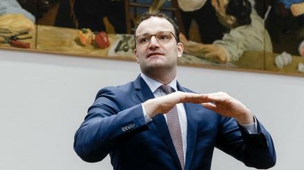 Jens Spahn will Beatmungspatienten nun doch nicht aus der heimischen Umgebung reißen.