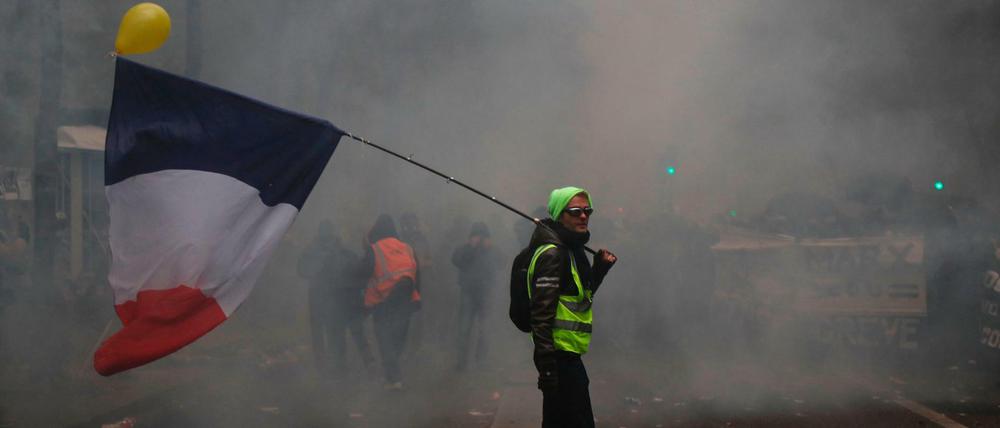 Protest in Schwaden von Tränengas in Paris