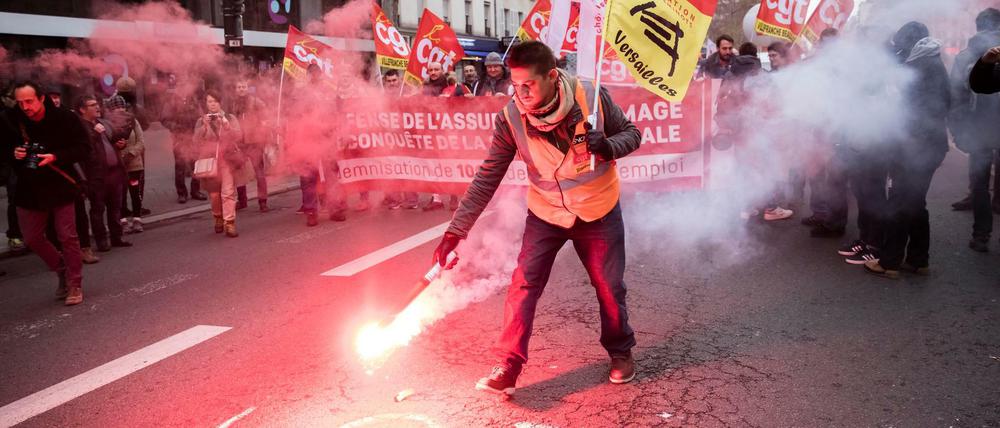 In Frankreich protestieren die Gewerkschaften gegen die Pläne des Präsidenten Emmanuel Macron.
