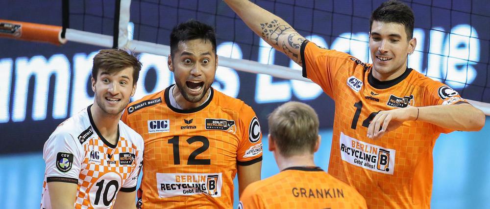 Julian Zenger, Samuel Tuia, Sergej Grankin und Nicolas Le Goff bejubeln den nächsten Sieg.