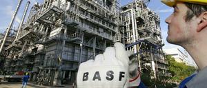 Ein Werksmitarbeiter der BASF.