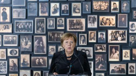 Bundeskanzlerin Angela Merkel in der Gedenkstätte in Auschwitz-Birkenau. 