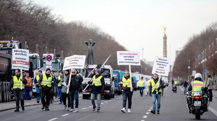 Die Wirtschaftsverbände befürchten unter anderem, dass durch den Mietendeckel der dringend nötige Wohnungsneubau abgewürgt wird