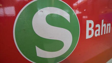 Schienenbruch im Nord-Süd-Tunnel führt zu Problemen.