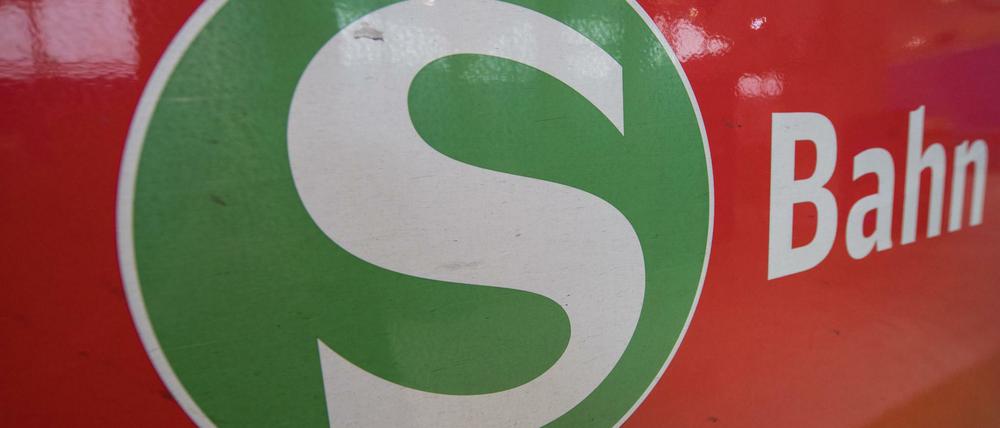 Schienenbruch im Nord-Süd-Tunnel führt zu Problemen.
