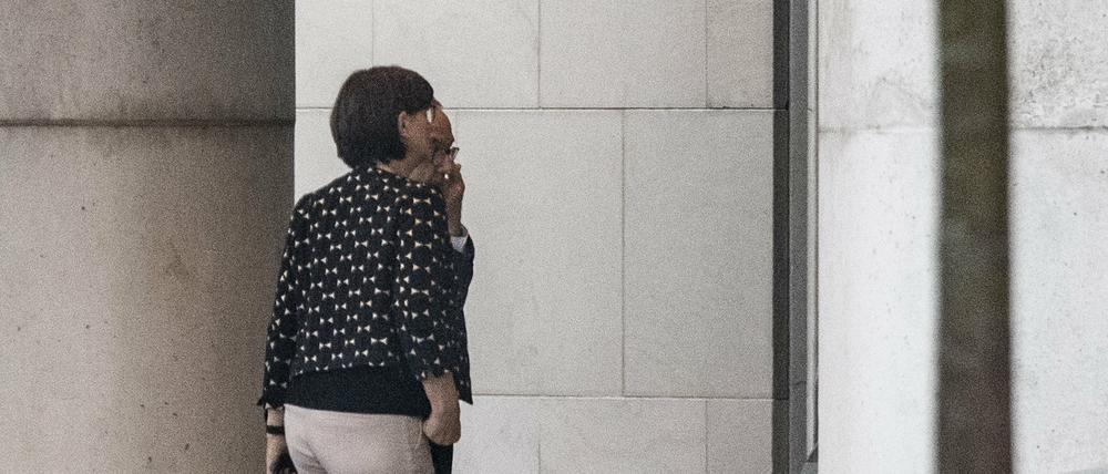 Die neue SPD-Vorsitzenden Saskia Esken und Norbert Walter-Borjans kommen am Bundeskanzleramt an.