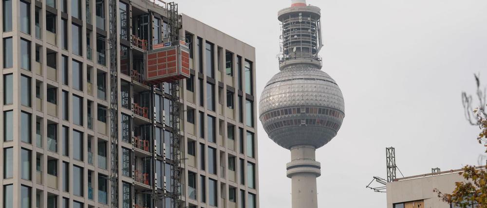 Eine Koalition aus FPD, CDU und AfD hat sich in der BVV gegen den Mietendeckel ausgesprochen.
