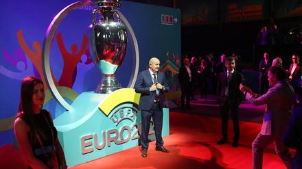  Gruppenauslosung für die Fußball-Europameisterschaft 2020 im Romexpo Messezentrum.