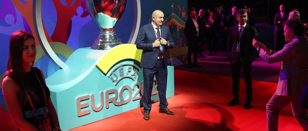  Gruppenauslosung für die Fußball-Europameisterschaft 2020 im Romexpo Messezentrum.