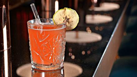 Heißer Aperitif: "Hot Campari" mit Riesling, Apfelsaft und Mangosirup. 