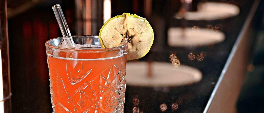 Heißer Aperitif: "Hot Campari" mit Riesling, Apfelsaft und Mangosirup. 