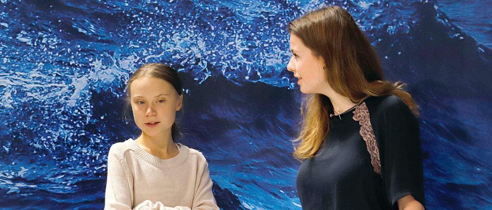 Luisa Neubauer (r), deutsche Klimaschutzaktivistin, und Greta Thunberg, schwedische Klimaschutzaktivistin, bei der UN-Klimakonferenz in Madrid.