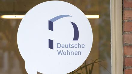 Der Immobilien-Riese Deutsche Wohnen steht unter Druck. Einer Anhörung im Abgeordnetenhaus bleibt das Unternehmen fern. 