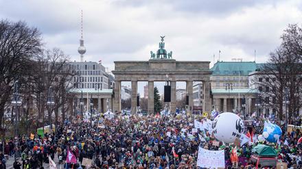 Eine der Fridays-for-Future-Demos in Berlin (hier am 29. November 2019): Dass das Thema Nachhaltigkeit immer breitere Gruppen der Gesellschaft erreicht begünstigt Projekte wie die alternative Währung "Fairo". 