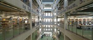 Betroffen sind zum Beispiel Jobs in Bibliotheken - wie hier in der Unibibliothek von TU und UdK.
